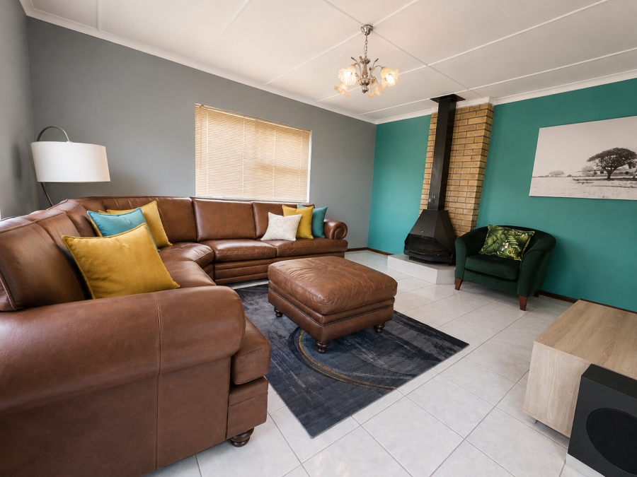 To Let 4 Bedroom Property for Rent in Eikendal Western Cape